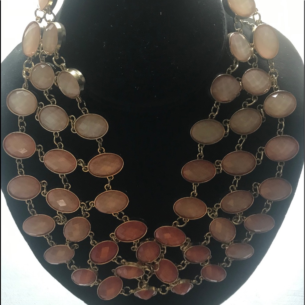 Beautiful light fun necklace and earrings!